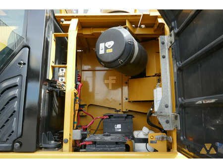 Korečková rýpadla 2015 Caterpillar 352F (21)