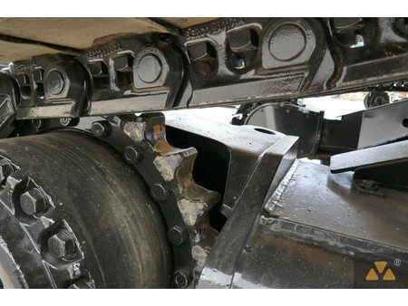 Korečková rýpadla 2015 Caterpillar 352F (36)