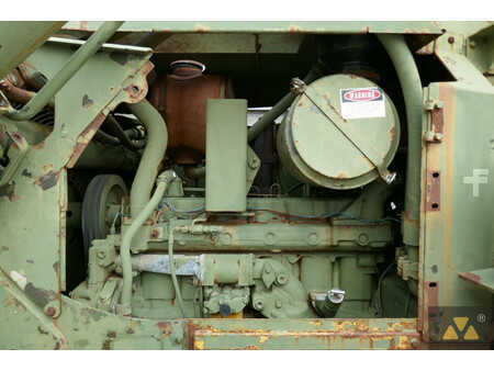 Buldożery 1996 Caterpillar D7F Ex-army (21)