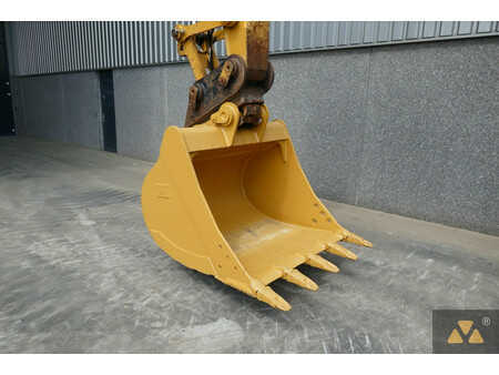 Lánctalpas kotrógép 2017 Caterpillar 320FL (6)