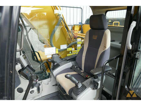 Lánctalpas kotrógép 2017 Caterpillar 320FL (7)