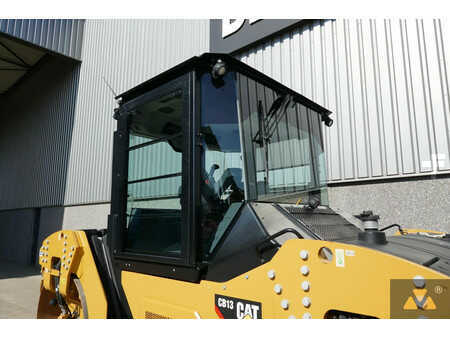 Tandemruller 2021 Caterpillar CB13 (16)