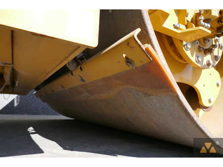 Tandemruller 2021 Caterpillar CB13 (24)