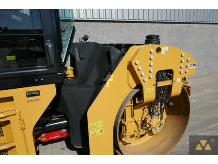 Tandemruller 2021 Caterpillar CB13 (27)