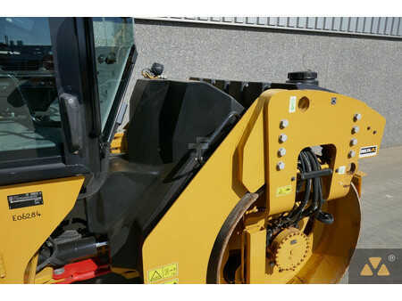 Tandemruller 2021 Caterpillar CB10 (27)