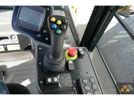 Tandemruller 2021 Caterpillar CB10 (40)