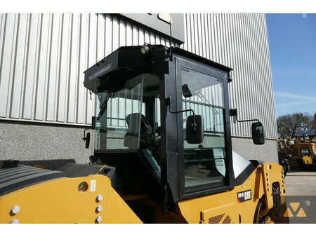 Tandemruller 2021 Caterpillar CB10 (18)