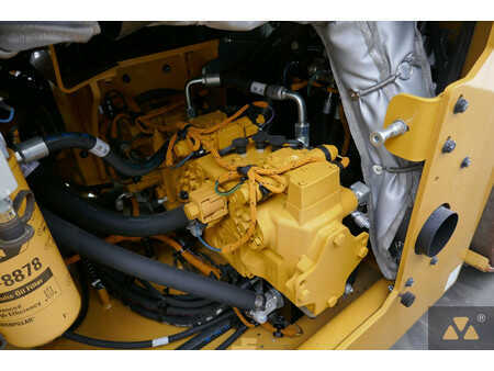 Tandemruller 2021 Caterpillar CB10 (29)