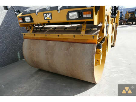 Tandemwalze 2021 Caterpillar CB10 (9)