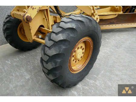 Niveladoras 2002 Caterpillar 140H (24)