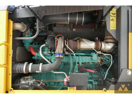 Graders 2013 Volvo G946B AWD (31)