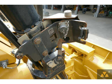 Bulldózerek 2014 Caterpillar D6T LGP (23)