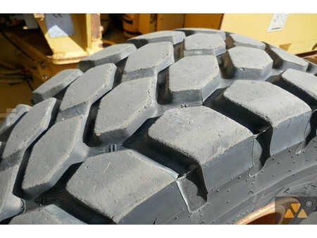 Livellatrici 1996 Caterpillar 140H (23)