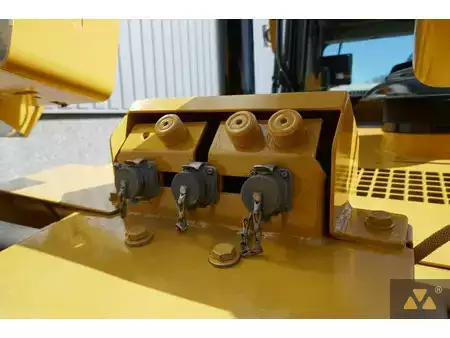 Bulldozer 2011 Caterpillar D6T LGP (21)