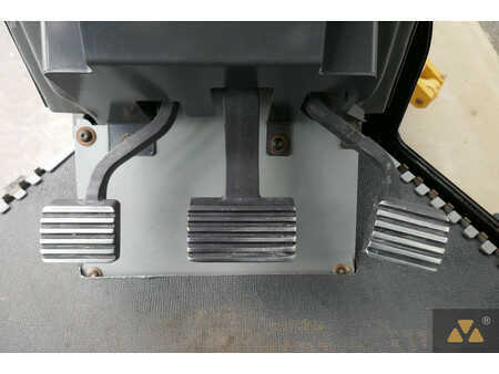 Livellatrici 2011 Caterpillar 120M (38)