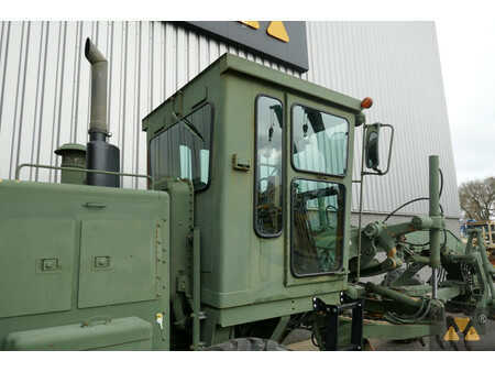 Osztályosok 2007 Caterpillar 130G Ex-army (26)