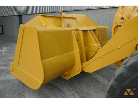 Ładowarki kołowe 2016 Caterpillar 966M (14)