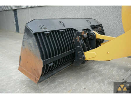 Kolové nakladače 2014 Caterpillar 938K (16)