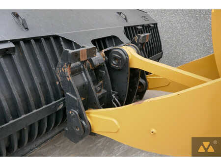 Kolové nakladače 2014 Caterpillar 938K (18)