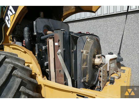 Single drum compactors 2009 Caterpillar CP76 (12)