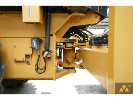 Single drum compactors 2009 Caterpillar CP76 (18)