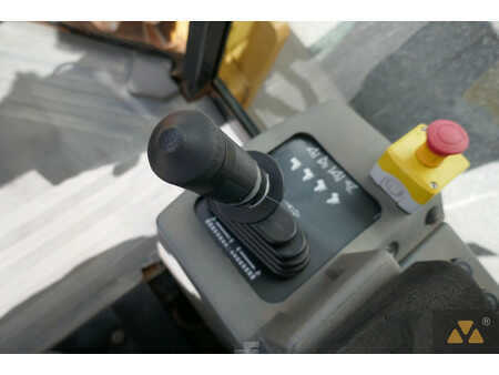 Single drum compactors 2009 Caterpillar CP76 (30)