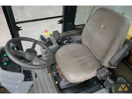 Single drum compactors 2009 Caterpillar CP76 (7)