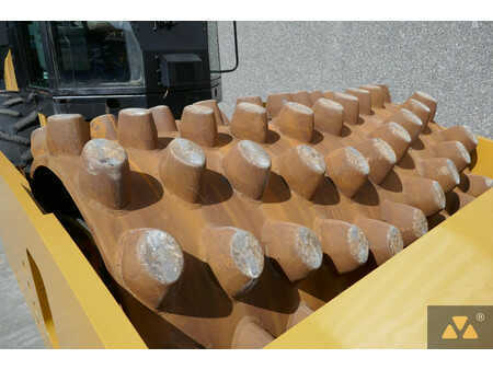 Single drum compactors 2009 Caterpillar CP76 (8)