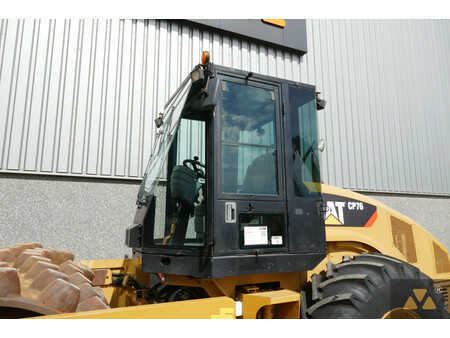 Single drum compactors 2009 Caterpillar CP76 (9)