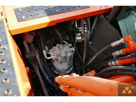 Kettenbagger 2021 Hitachi ZX210LC-6 (19)