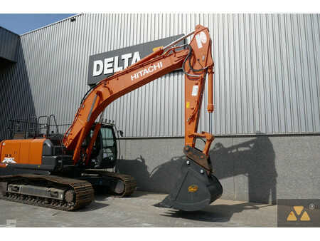 Kettenbagger 2021 Hitachi ZX210LC-6 (9)