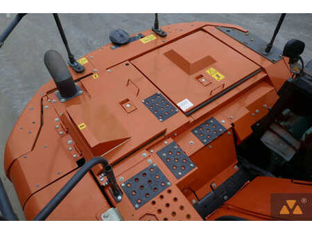 Hitachi ZX225USLC-6