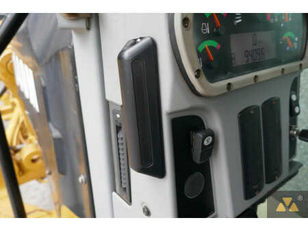 Livellatrici 2008 Caterpillar 140M (32)