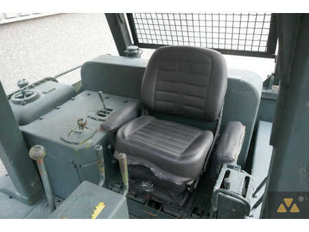 Grondschuivers 2009 Caterpillar D7G Ex-army (7)