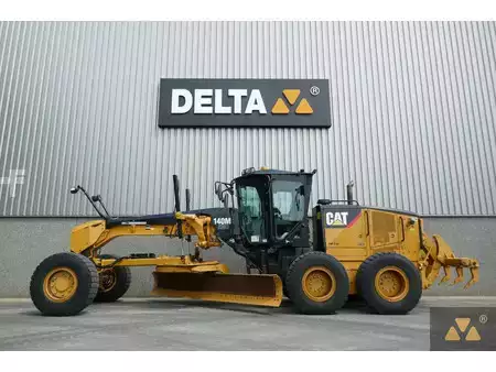 Niveleuse 2013 Caterpillar 140M AWD (1)