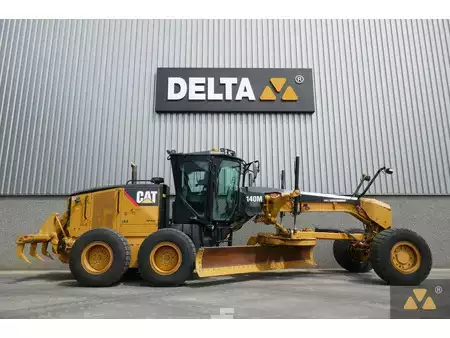 Niveleuse 2013 Caterpillar 140M AWD (2)