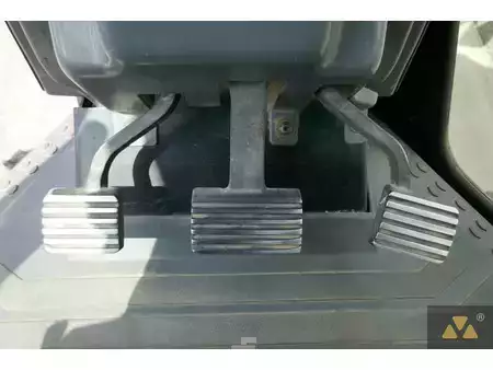 Niveleuse 2013 Caterpillar 140M AWD (40)