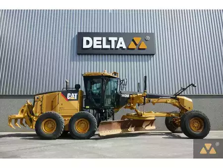 Niveleuse 2010 Caterpillar 140M (2)