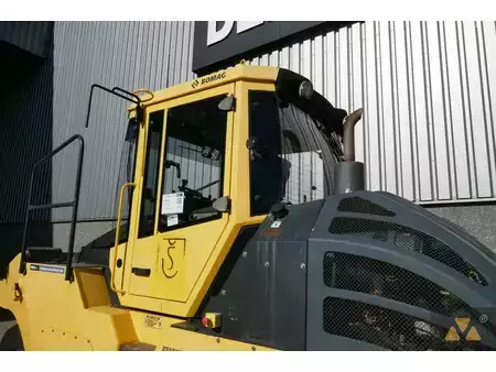 Kumipyöräjyrät  2017 BOMAG BW27RH (11)