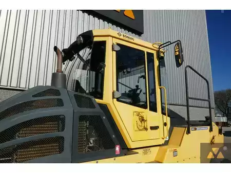 Kumipyöräjyrät  2017 BOMAG BW27RH (12)