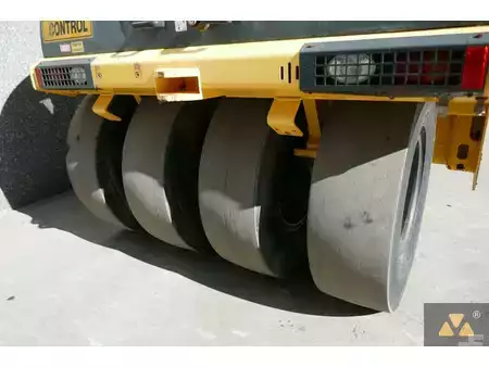 Kumipyöräjyrät  2017 BOMAG BW27RH (14)