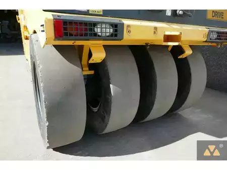 Kumipyöräjyrät  2017 BOMAG BW27RH (16)