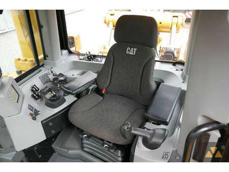 Bulldozere 2015 Caterpillar D8T (7)