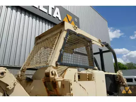 Grondschuivers 2007 Caterpillar D7G Ex-army (19)