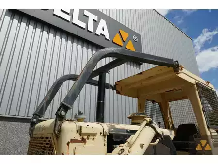 Grondschuivers 2007 Caterpillar D7G Ex-army (20)