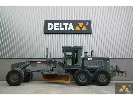 Graders 2004 Caterpillar 135H Ex-army (1)