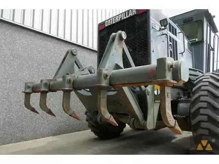 Graders 2004 Caterpillar 135H Ex-army (16)