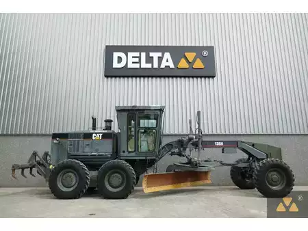 Graders 2004 Caterpillar 135H Ex-army (2)