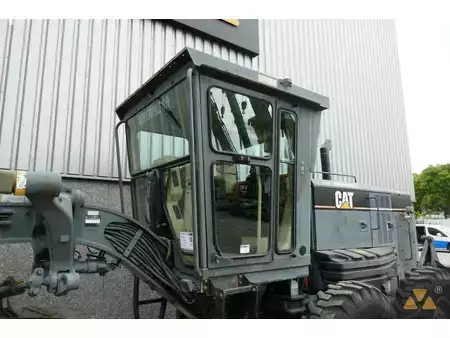 Graders 2004 Caterpillar 135H Ex-army (22)