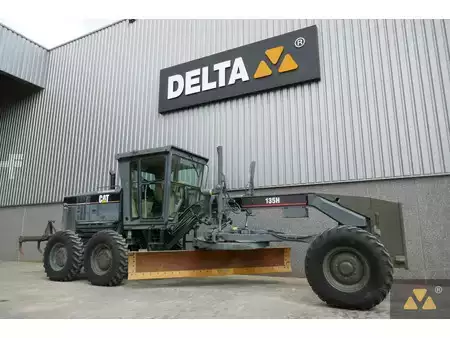 Graders 2004 Caterpillar 135H Ex-army (3)